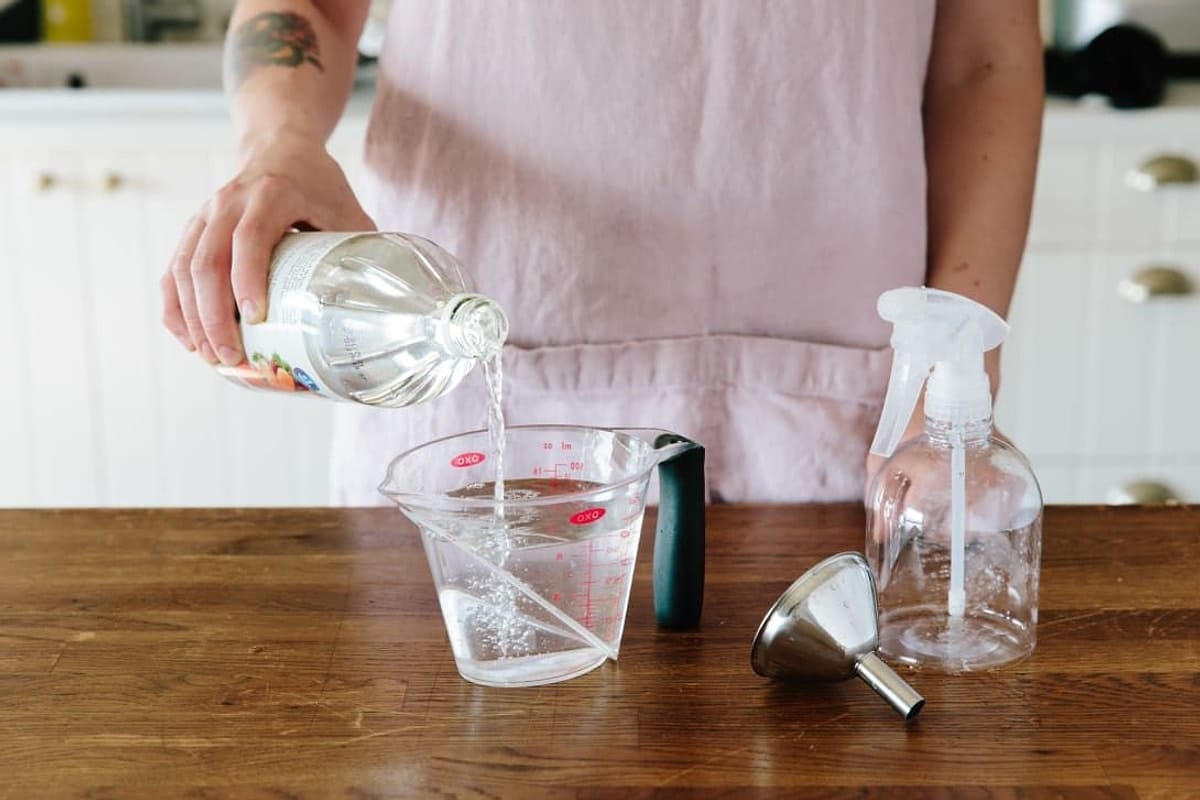 Viisi tapaa käyttää etikkaa kodin siivoukseen: Saat kotisi kiiltävän puhtaaksi