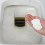 Vessa loistaa jälleen: yksinkertainen valkoinen jauhe, joka tekee ihmeitä wc -istuimelle!