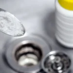 Etikka ja sooda: täydellinen yhdistelmä viemärin puhdistamiseen