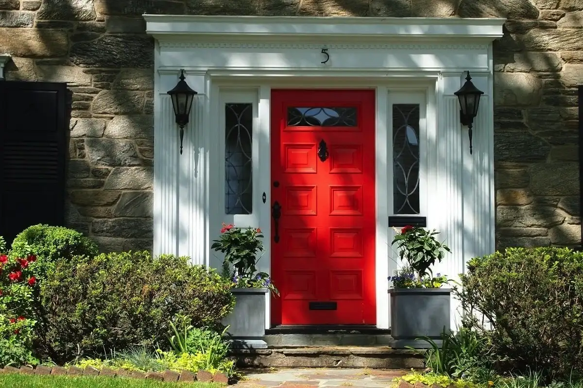 Maalaa kotisi ovi oikein – näin houkuttelet vaurautta Feng Shuin avulla!