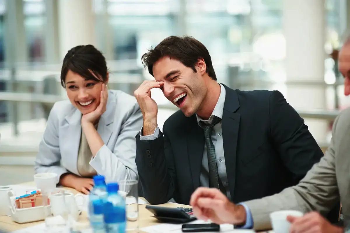 Kymmenen hauskaa tilannetta elämästä, jotka voisivat olla suoraan vitsikirjasta