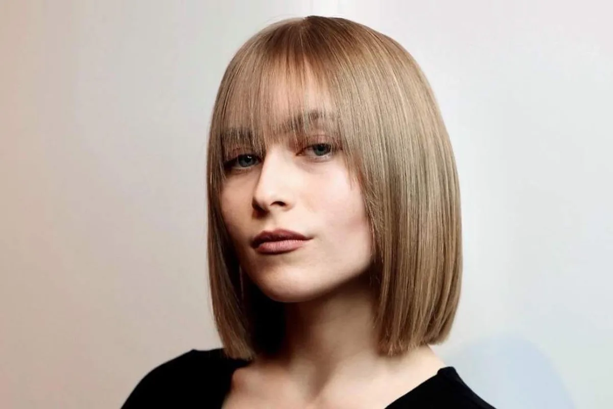 Kolme trendikästä hiustenleikkausta kasvojen muodon mukaan kaudelle 2025