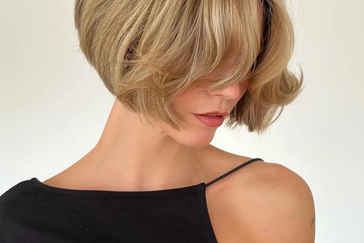 Kolme hiustenleikkausta, jotka häivyttävät ryppyjä ja ovat suosittuja yli 55-vuotiaiden naisten keskuudessa