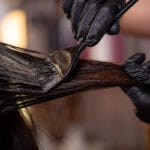 Pidennä hiusvärin kestoa tällä värjäysasiantuntijan salaisella kikalla