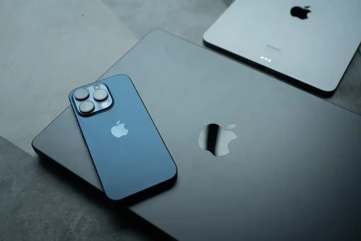 Päivitä iPhonesi ja Macisi: Apple varoittaa uudesta nollapäivähaavoittuvuudesta