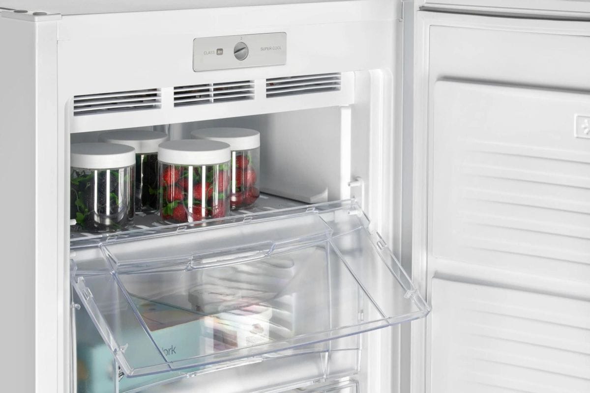 Jääkaapin puhdistus: Yksinkertainen kesäkikka estää jään
