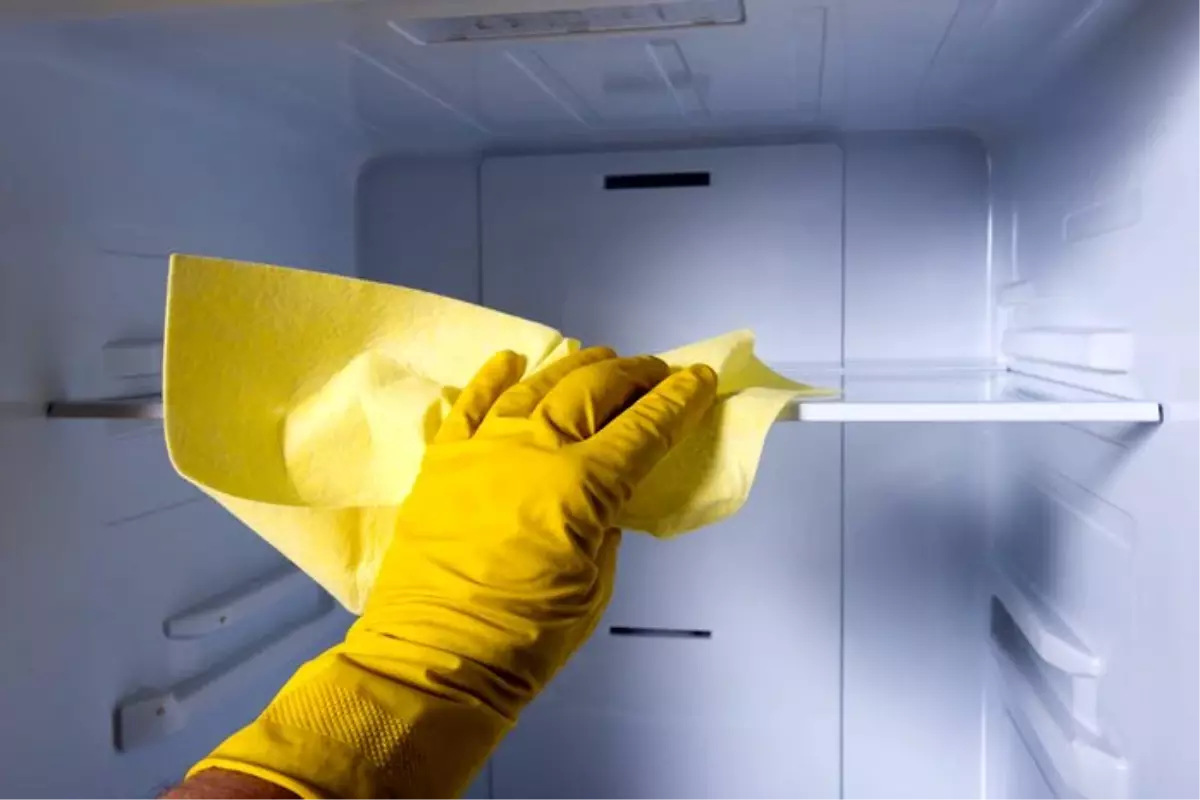 Miksi jääkaapin seinät kannattaa hieroa soodalla – Poista haju ja home helposti!