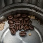 Kahvipavut roskikseen: Nerokas kikka raikastaa kodin!