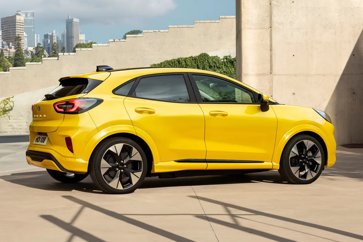 10 parasta kompaktia autoa vuonna 2025: Täydelliset kaupunkiajoon