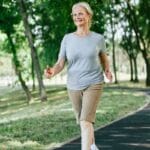 Kävele terveempään elämään: Tutkimus paljastaa, kuinka monta askelta riittää!