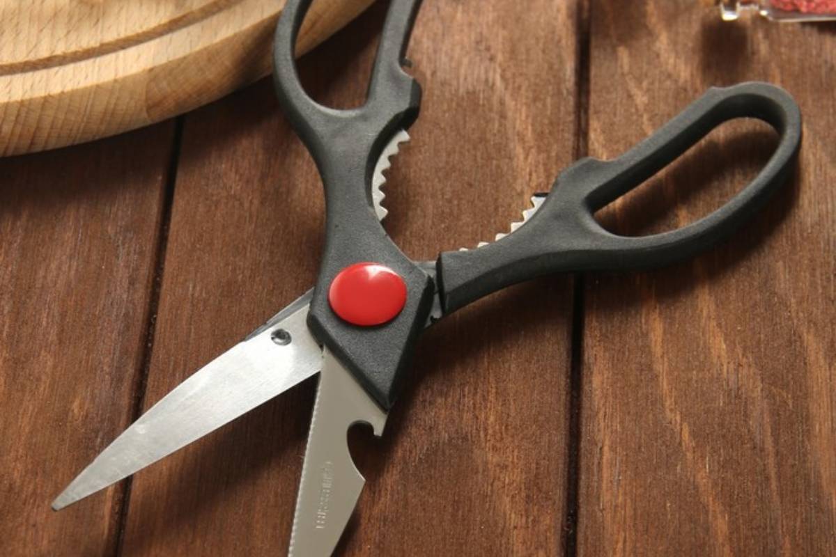 Keittiösakset: Näin säästät aikaa ja vaivaa keittiössä