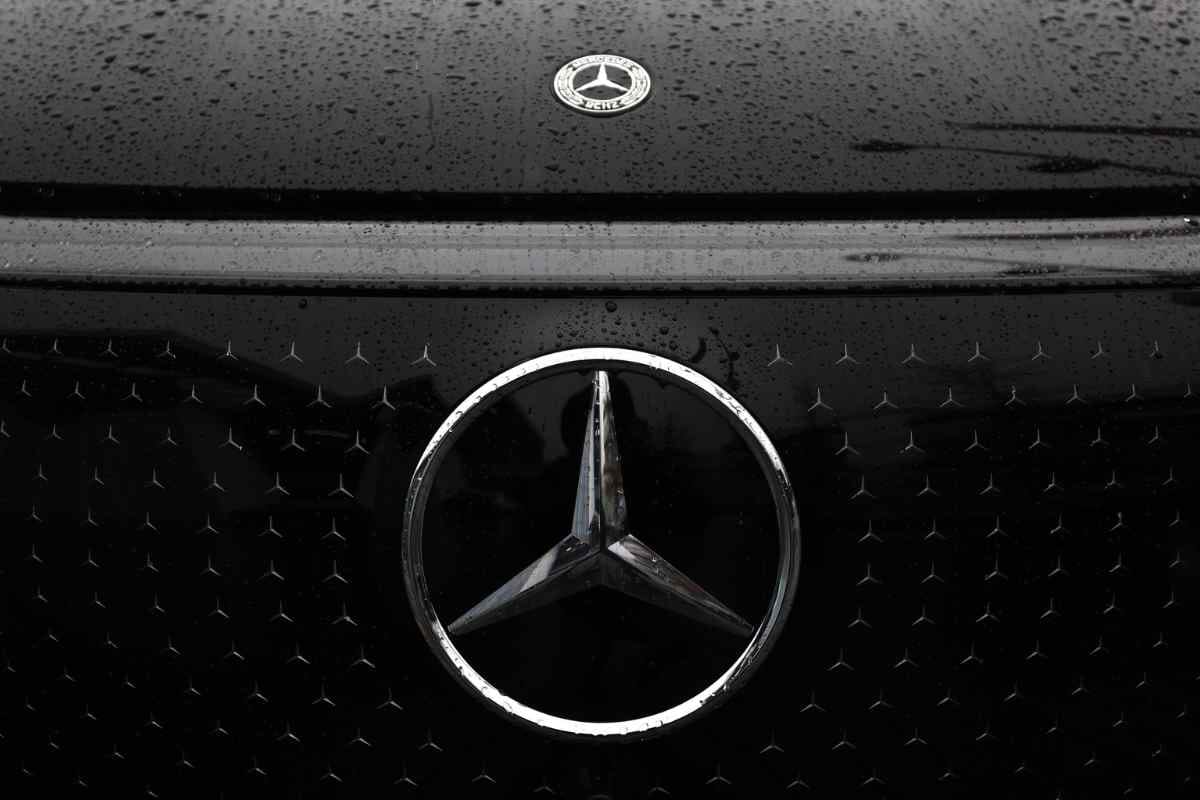 Kiinan automarkkinoilla myrskyää: Mercedes-Benzin johtaja varoittaa kovasta kilpailusta