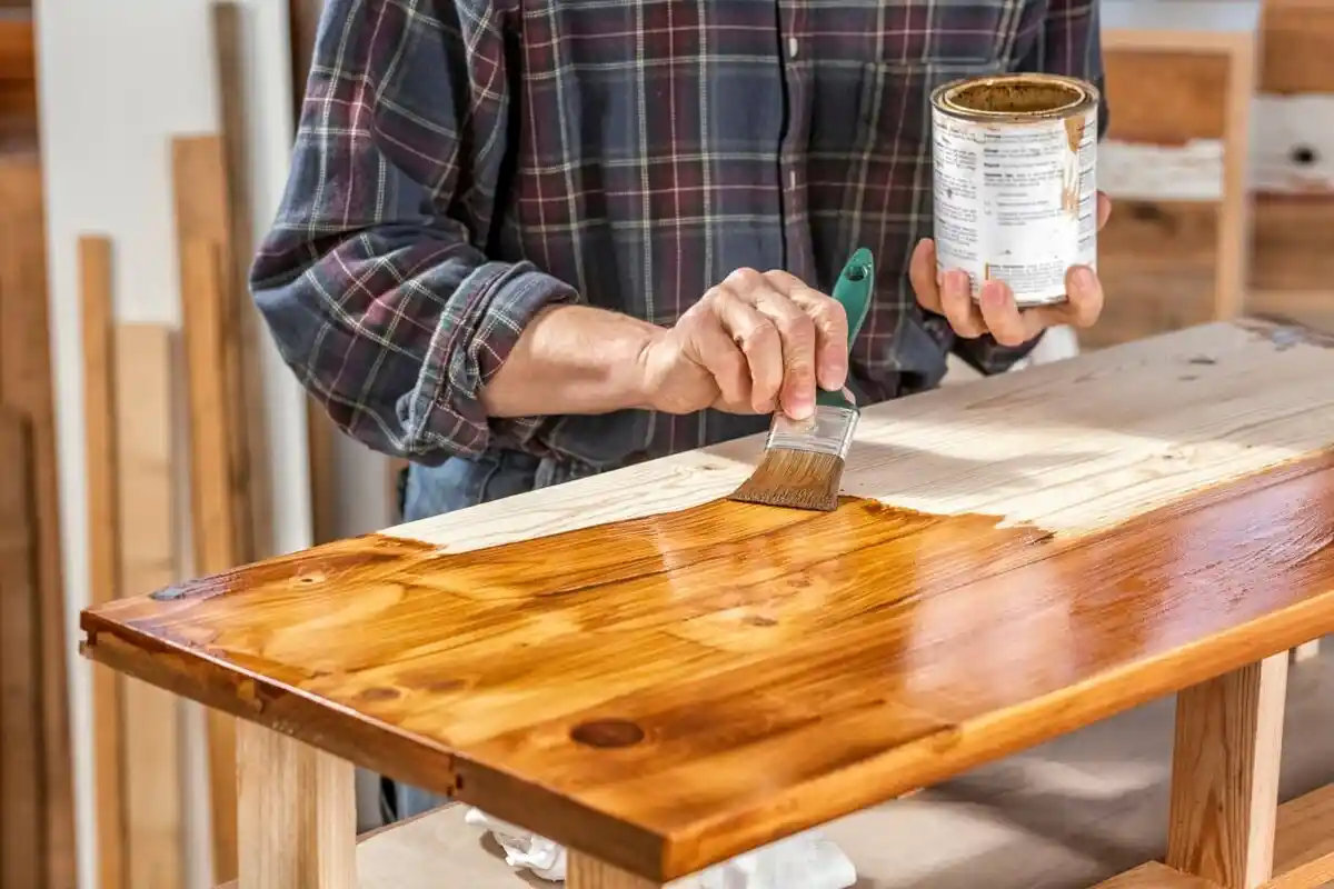 Kuinka tehdä kotitekoinen lakka: temppu, joka käyttää kahta ainesosaa, jotka varmasti löytyvät kotoasi
