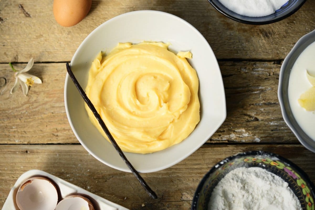 Kotitekoinen vaniljakastike: Helppo resepti 15 minuutissa