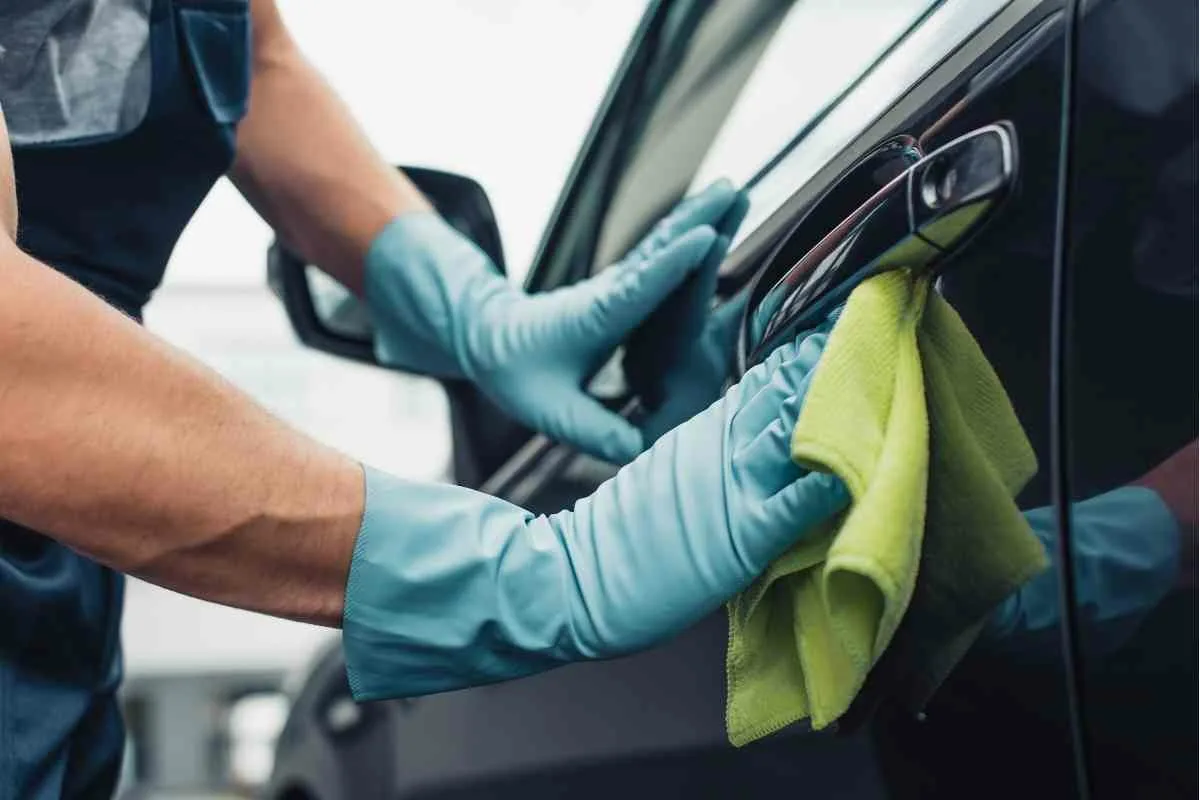 Poista kyyhkysen ulosteet autostasi: Näin puhdistat sen yksinkertaisella kotikonstilla