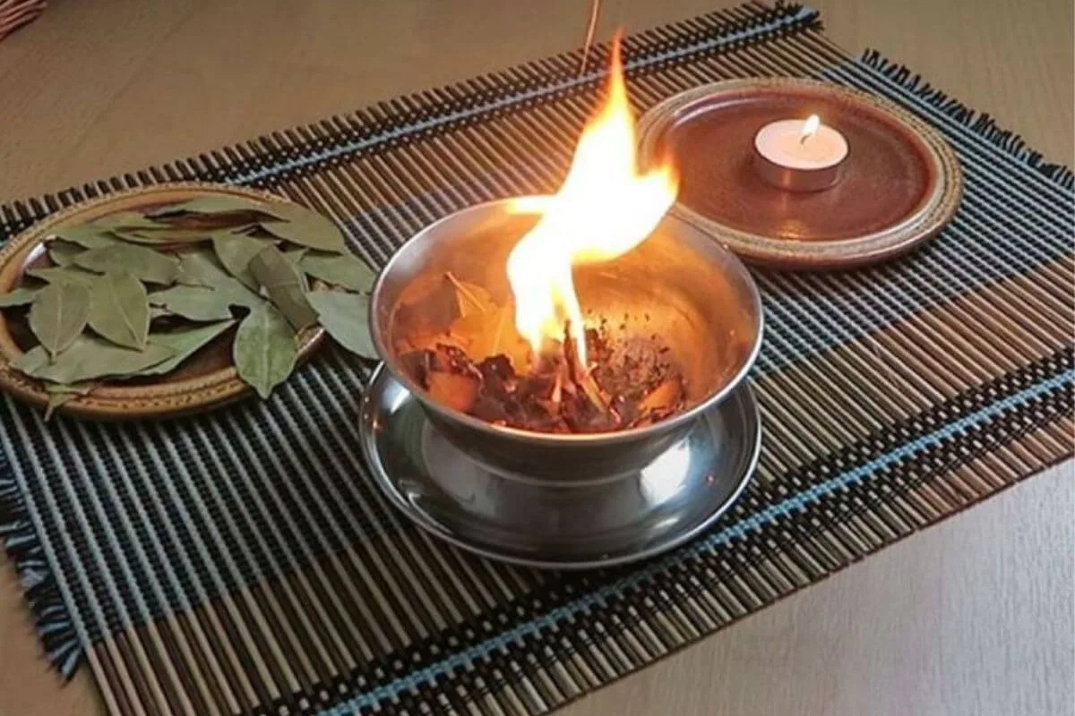 Kuinka tehdä laakerinlehtien polttorituaali rahan houkuttelemiseksi elokuussa Feng Shuin mukaan