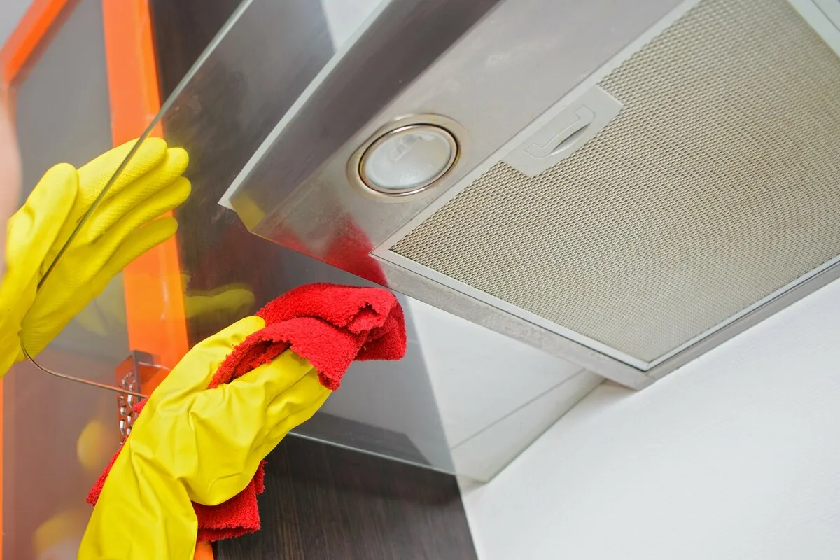 Liesituulettimen puhdistus: Helppo kikka poistaa rasva ilman hankaamista