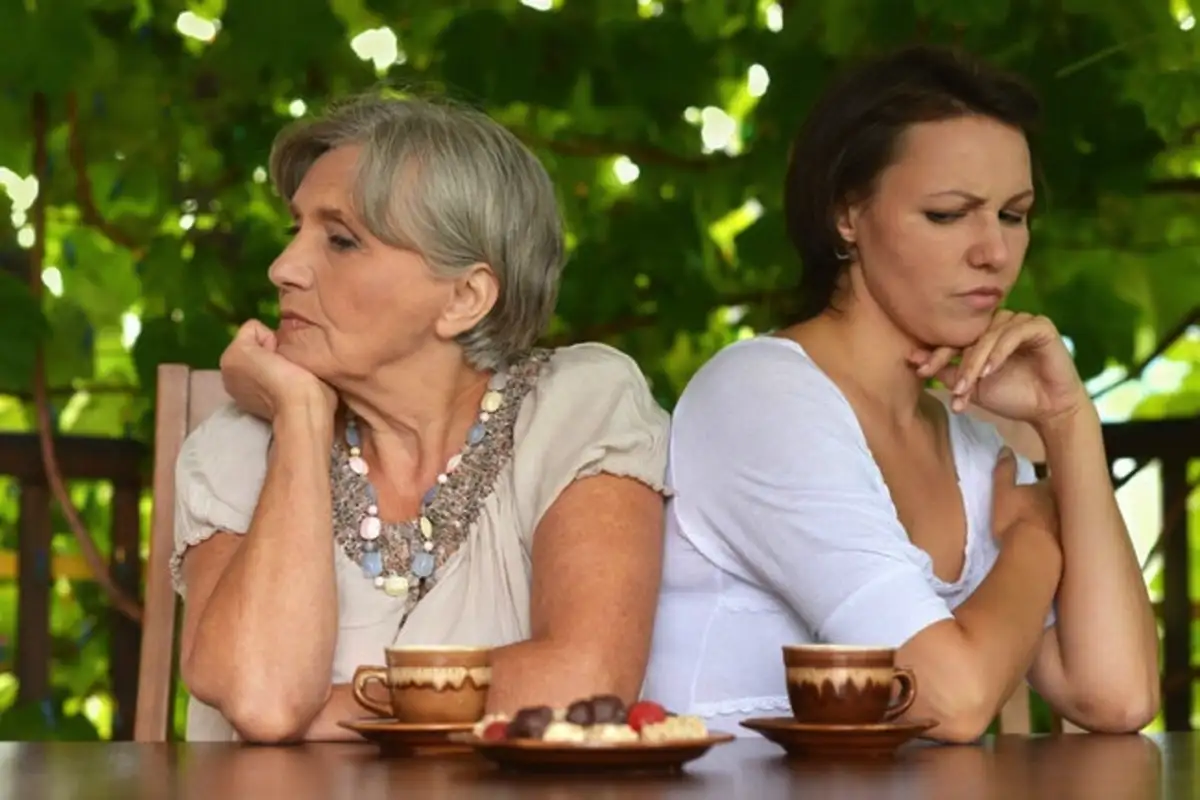 Näin löydät yhteisen sävelen anopin kanssa – vinkkejä sujuvaan suhteeseen