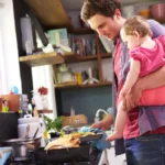 Kuinka vaimostani tuli menestyskirjailija – ja minusta kotimies, jota pidetään elättinä