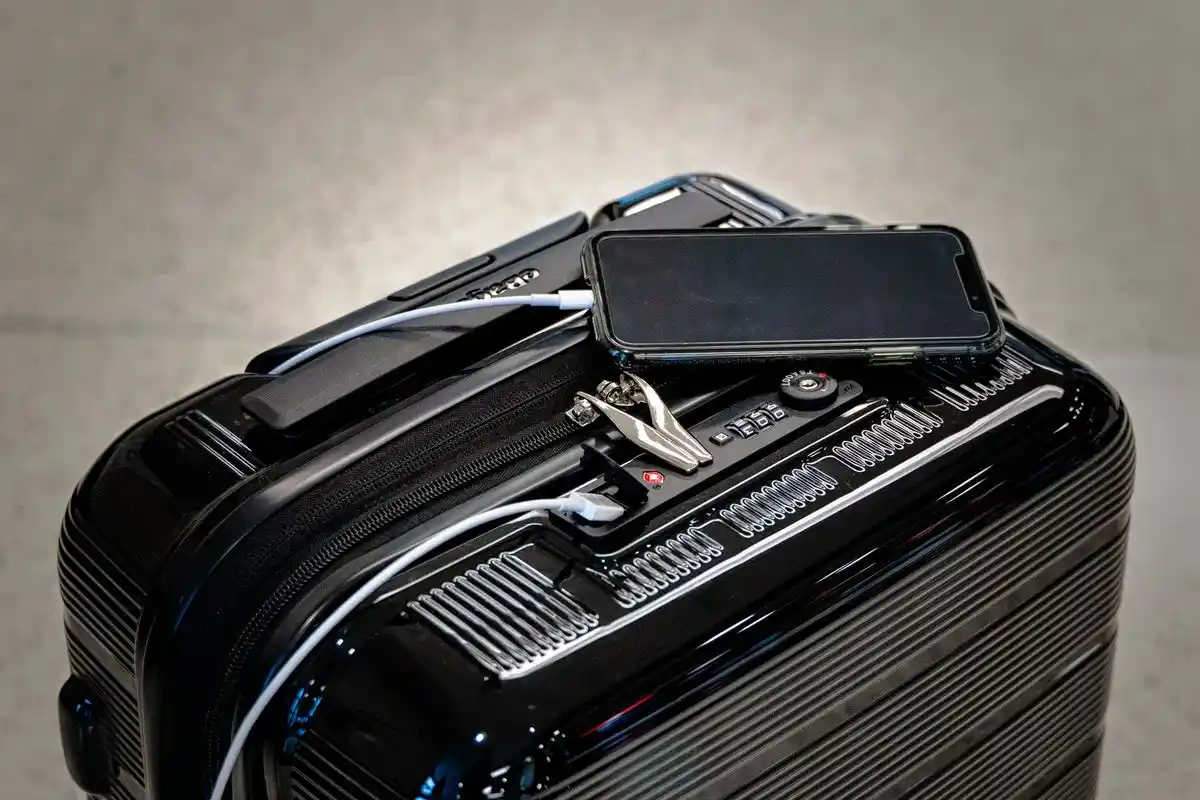 Matkalaukun värin valinta – vältä nämä kolme sävyä matkalla!