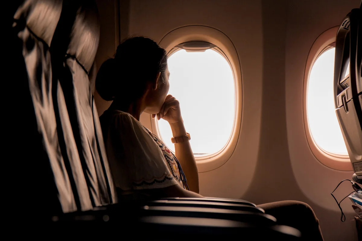 Kuinka meditoida lentokoneessa ja tehdä matkasta rauhoittava kokemus: Vilma Montoliun vinkit