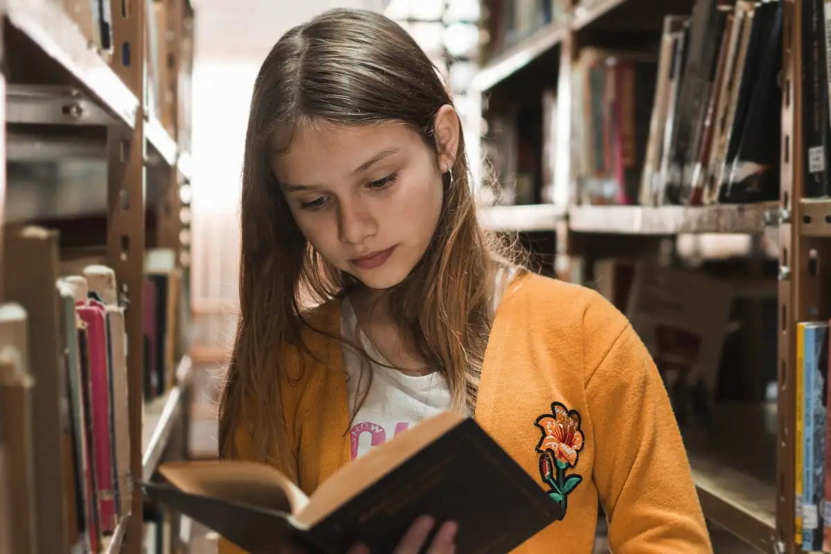 Menneisyyden vaaralliset salaisuudet: Kirjat, jotka avaavat kiellettyjä tietoja