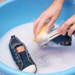 Puhdista lenkkarisi etikalla – yksinkertainen kikka raikastaa kenkäsi!