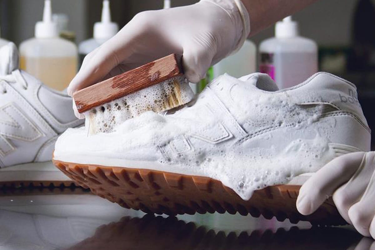 Puhdista lenkkarisi etikalla – yksinkertainen kikka raikastaa kenkäsi!