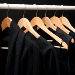 Mustasi vaatteet jälleen syvänmustiksi: Hämmästyttävä kotikonsti värin elvyttämiseen