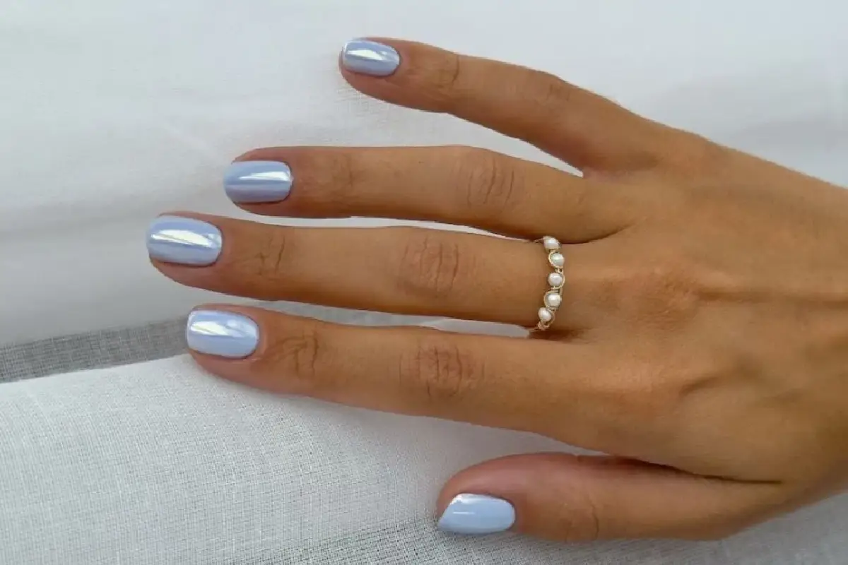 Säihkyvät kynnet: Metallinhohto, kromi ja helmiäismäiset Nail Art -designit