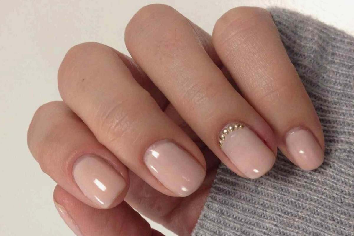 Säihkyvät kynnet: Metallinhohto, kromi ja helmiäismäiset Nail Art -designit