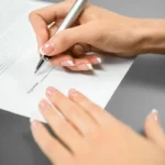 Onnistuneen ihmisen allekirjoitus: Mitä grafologia paljastaa menestyksestä?