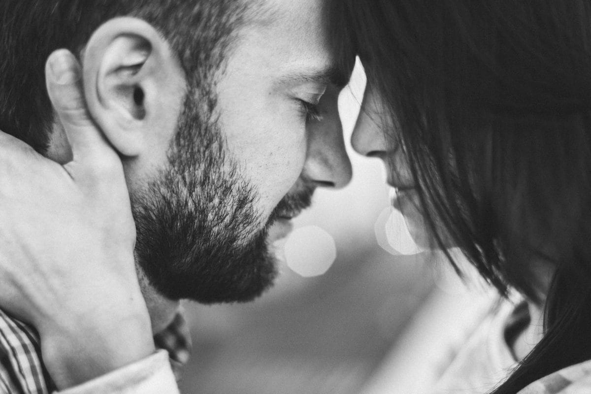 Kahdeksan terapeuttien vinkkiä parisuhteen vahvistamiseen