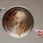 Näin saat kattilat kiiltämään ilman rasvatahroja: mummojen niksin avulla minuuteissa