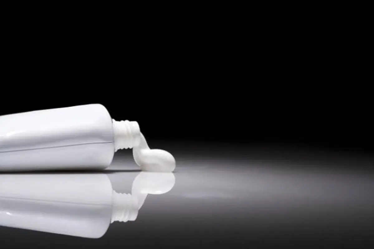 Kuinka puhdistaa kylpyamme kiiltäväksi ilman vahvoja aineita