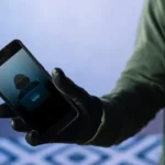 Näin tarkistat, seuraako joku puhelintasi: Yksinkertaiset keinot turvallisuuteen