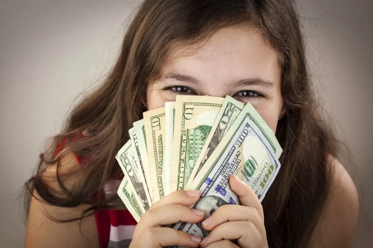 Voiko rahalla ostaa onnea? Miksi rikkaat itkevät ja onko tyytyväisyys mahdollista ilman rahaa?