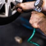 Kuinka valita oikea renkaiden ilmanpaine ajoneuvotyypin, maaston ja kuorman mukaan