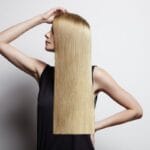 Luonnollisesti sileät hiukset: Yksinkertainen tapa ilman lämpöä