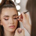 Nopea ja helppo tapa luoda ammattimainen silmämeikki ilman luomiväriä