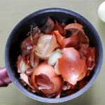 Kuinka muuttaa sipulinkuoret luonnolliseksi mausteeksi