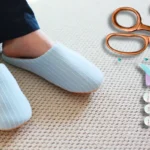 Ompele kotona: Näin teet käsin pehmeät tossut vain pienellä palalla kangasta!