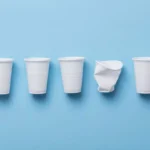 Älä heitä tyhjiä muovimukeja pois: luo tyylikäs säilytysratkaisu siveltimillesi