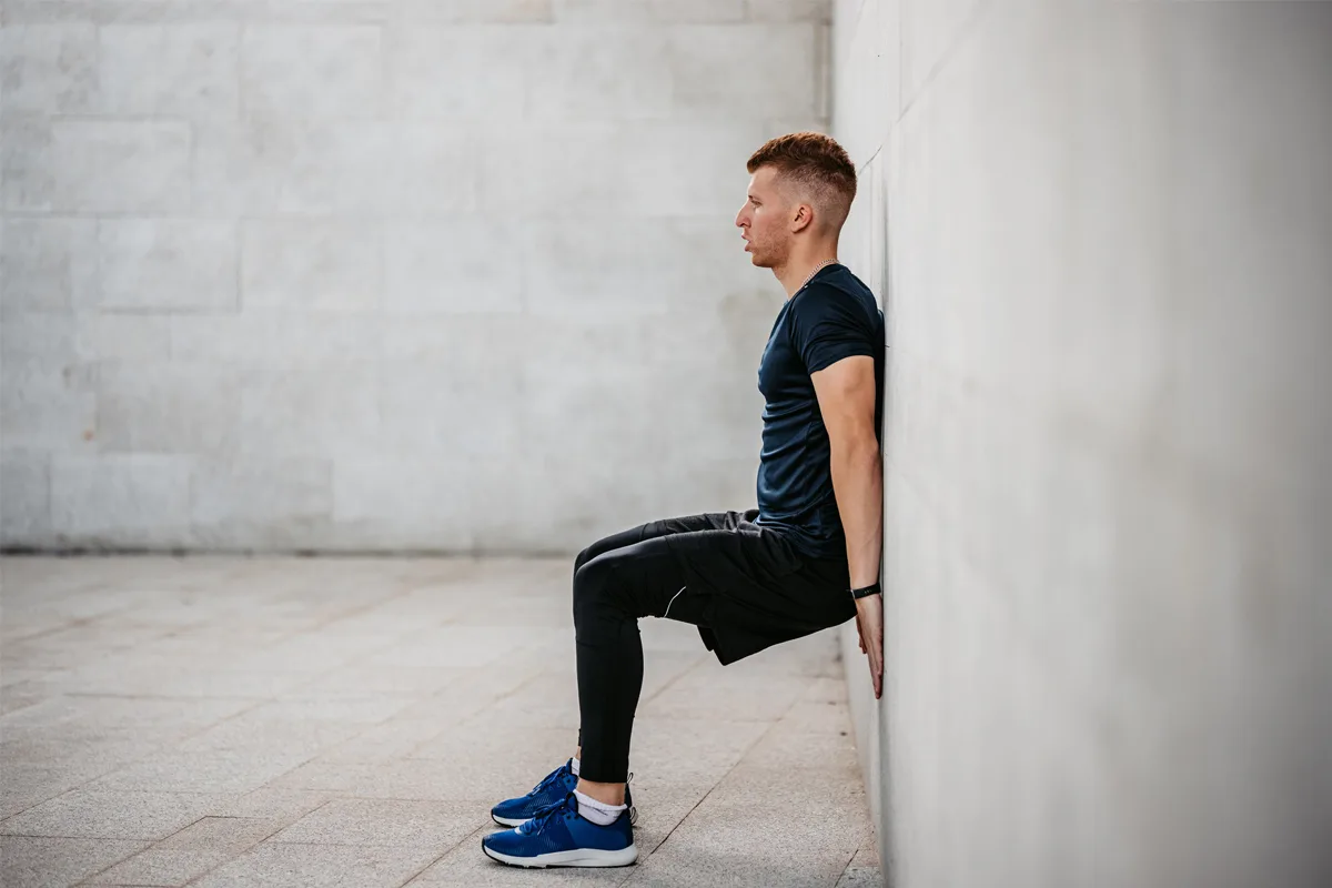 Kuinka kiinteyttää jalkoja 30 sekunnin harjoituksilla ja ehkäistä loukkaantumisia