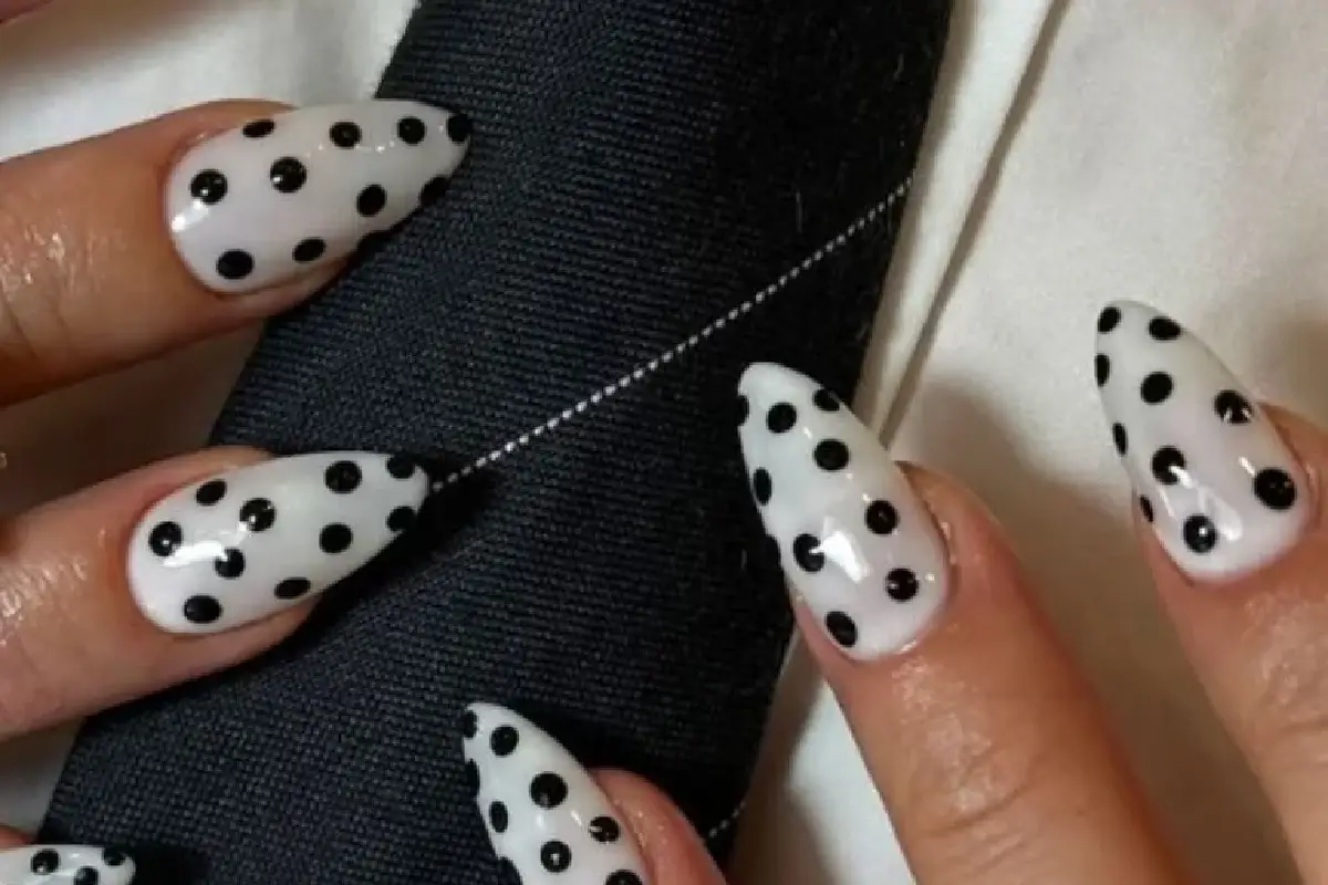 Valkoinen manikyyri: Eleganssin kuningatar ja 6 modernia tapaa pitää se trendikkäänä