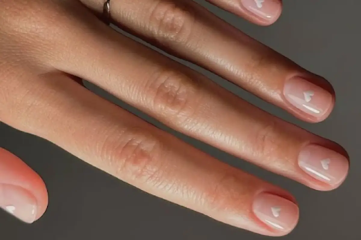 Valkoinen manikyyri: Eleganssin kuningatar ja 6 modernia tapaa pitää se trendikkäänä