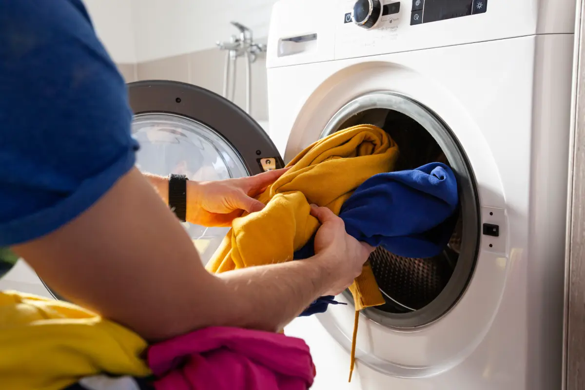 Miksi valkoinen pyykki kannattaa pestä sitruunamehulla ja mihin se auttaa?