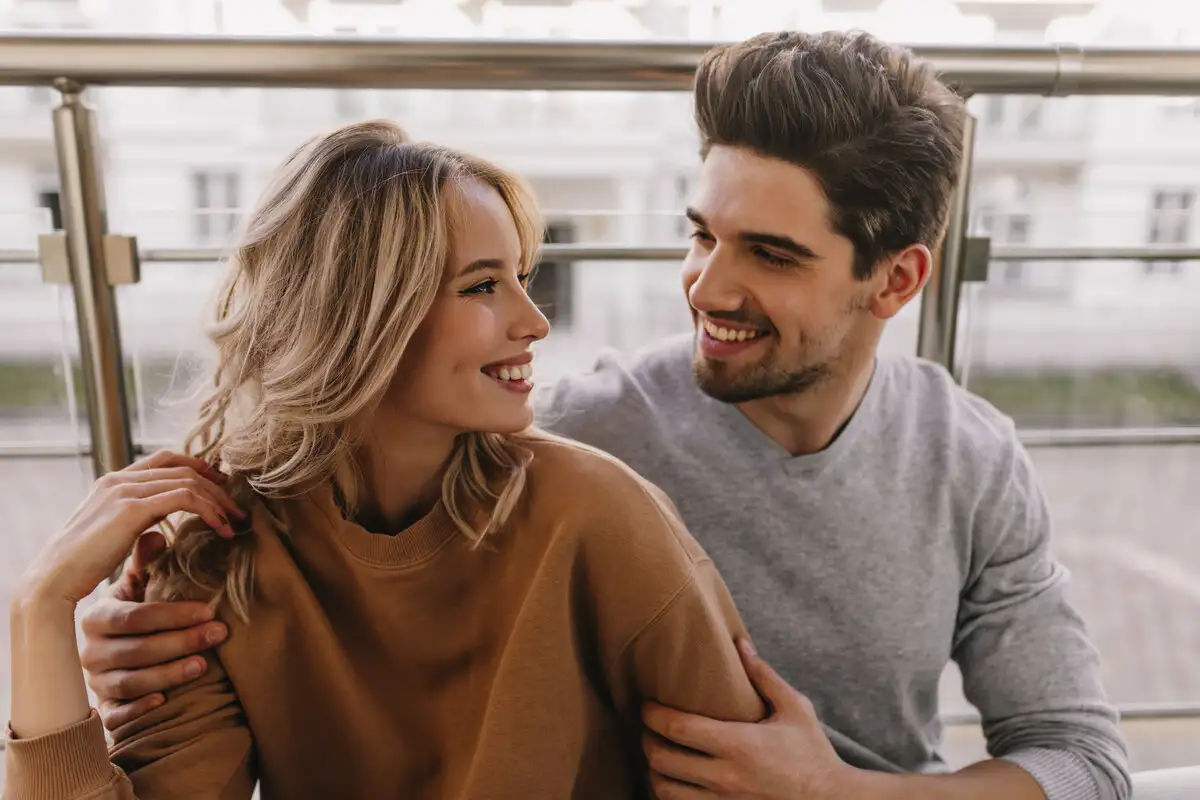 Kymmenen psykologista kikkaa, jotka auttavat valloittamaan ihmisten sydämet