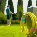 Vanhoista letkuista syntyy upea tarjotin, joka koristaa kotiasi