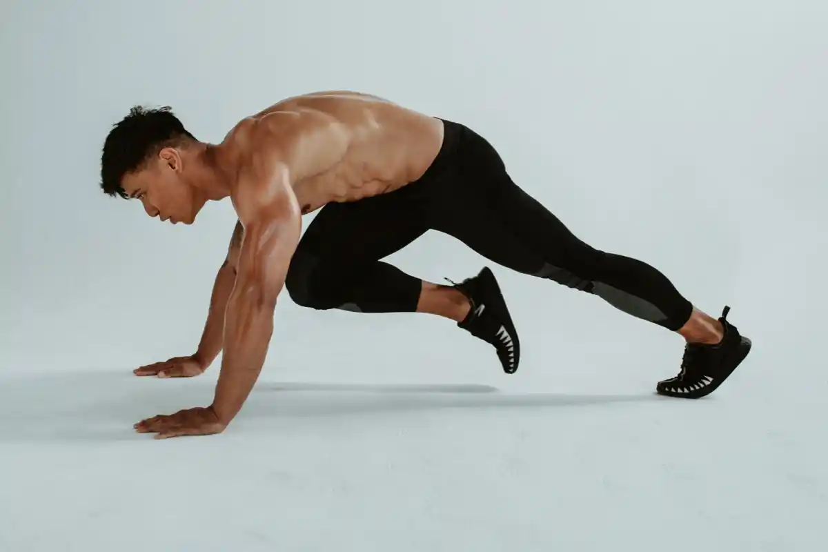 Hyvästit kuntosalille: 5 parasta vatsalihasharjoitusta voiman kasvattamiseen kotona